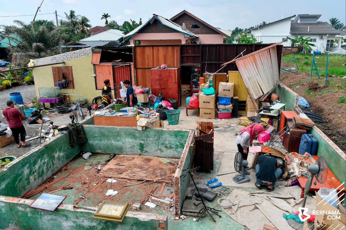 Rumah empat generasi musnah dalam ribut di Kuala Langat