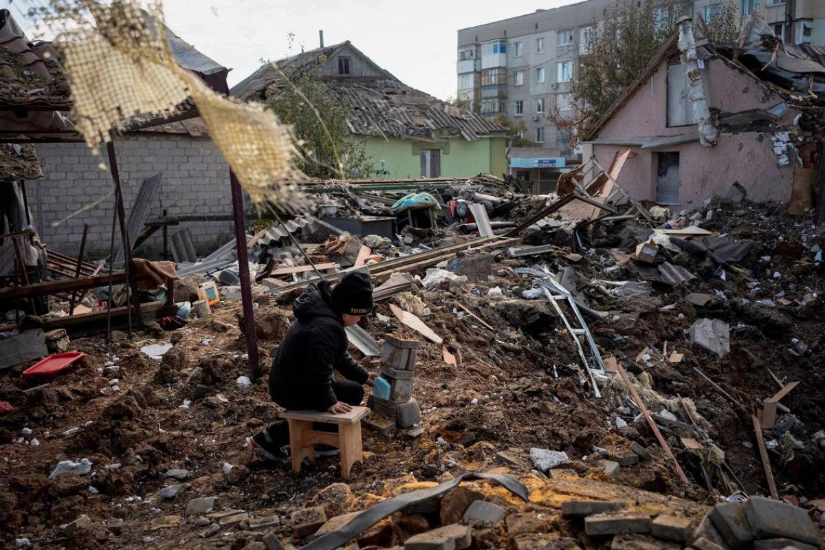 Russia claims capture of half of Kupiansk as Ukraine denies advance
