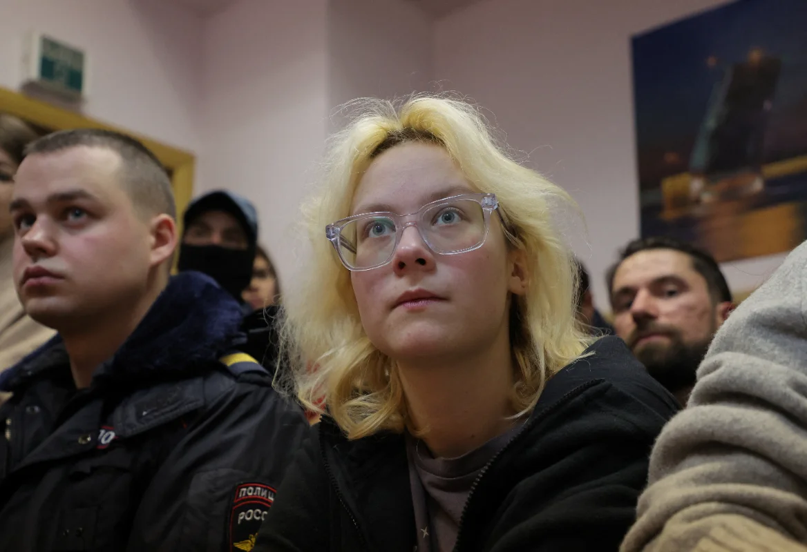 Russian street musician fined for discrediting army with anti-Kremlin songs