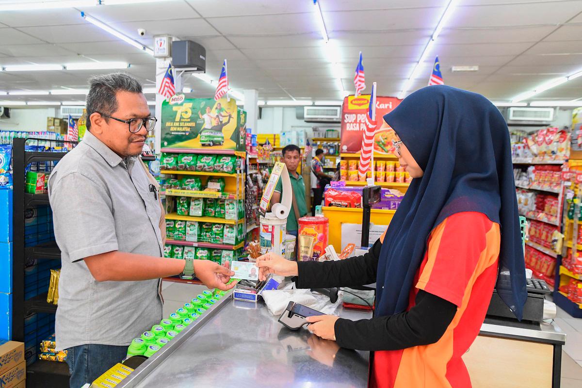 SARA aid brings relief and joy to Tawau recipients with RM100 assistance SARA aid brings relief and joy to Tawau recipients with RM100 assistance