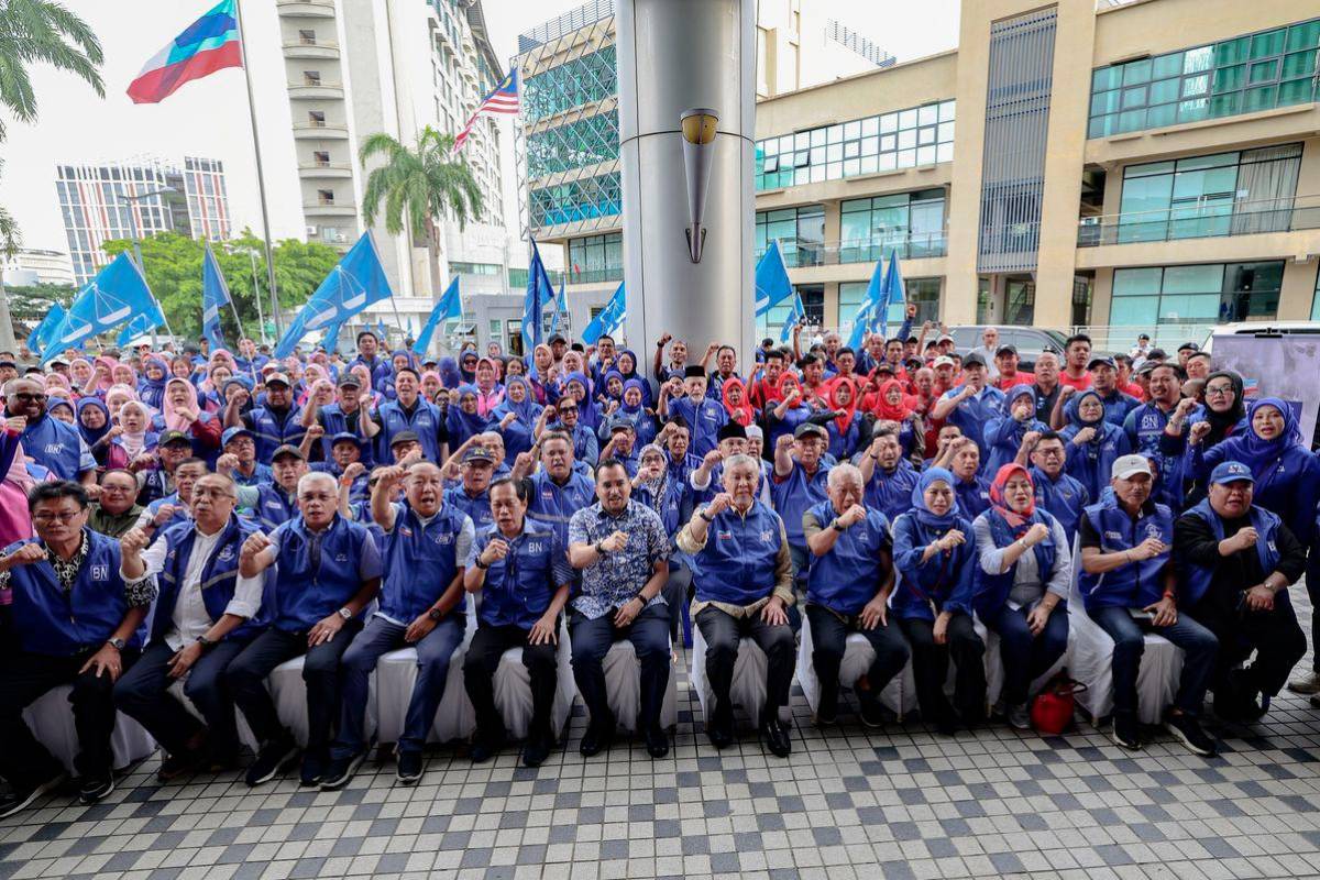 Sabah BN Volunteer Squad launched by DPM Zahid to aid disaster victims Sabah BN Volunteer Squad launched by DPM Zahid to aid disaster victims