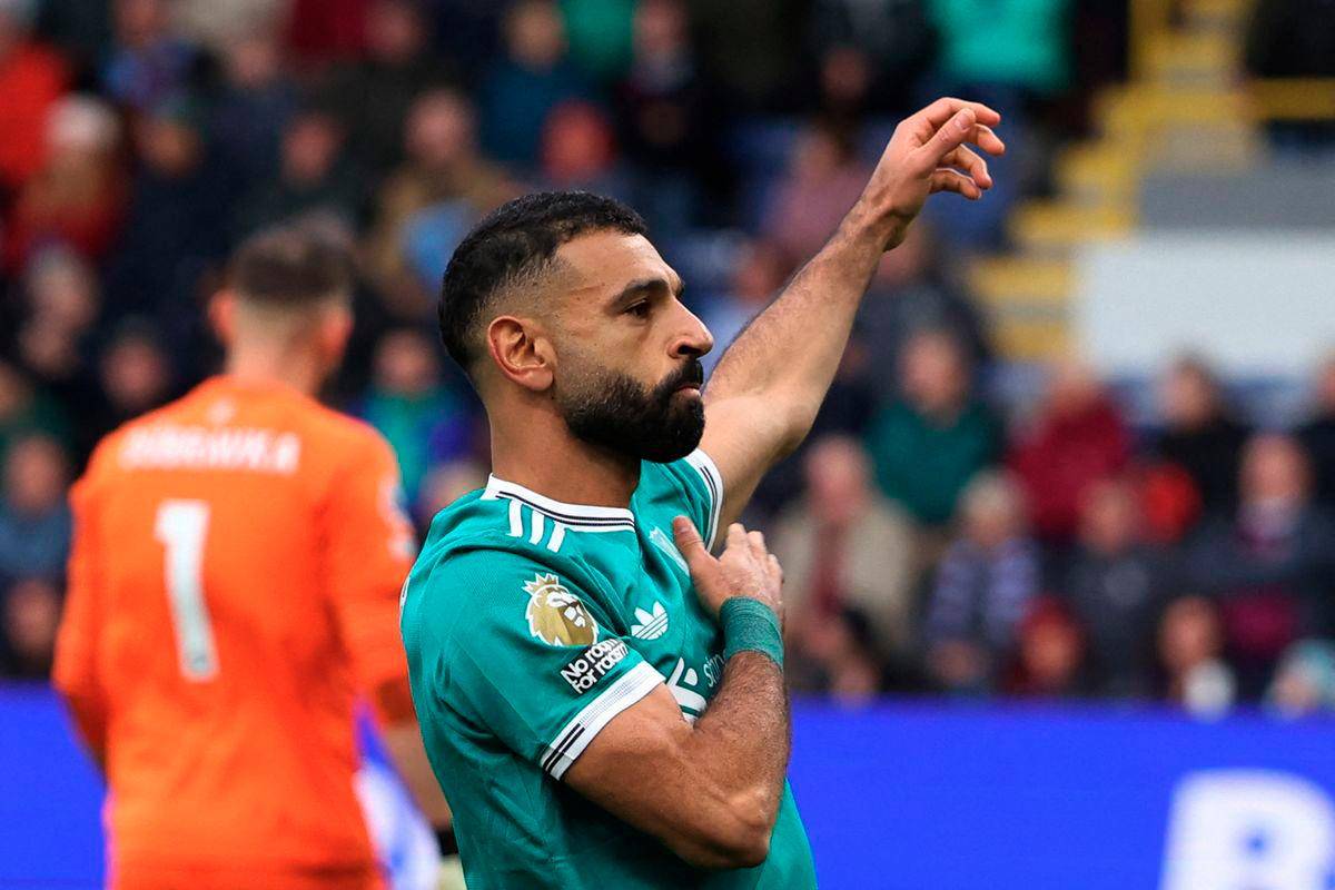 Salah scores last-gasp penalty as Liverpool stay perfect in Premier League