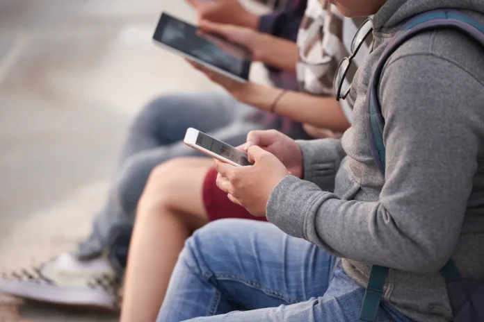 School crimes prompt calls to raise smartphone age limit to 16