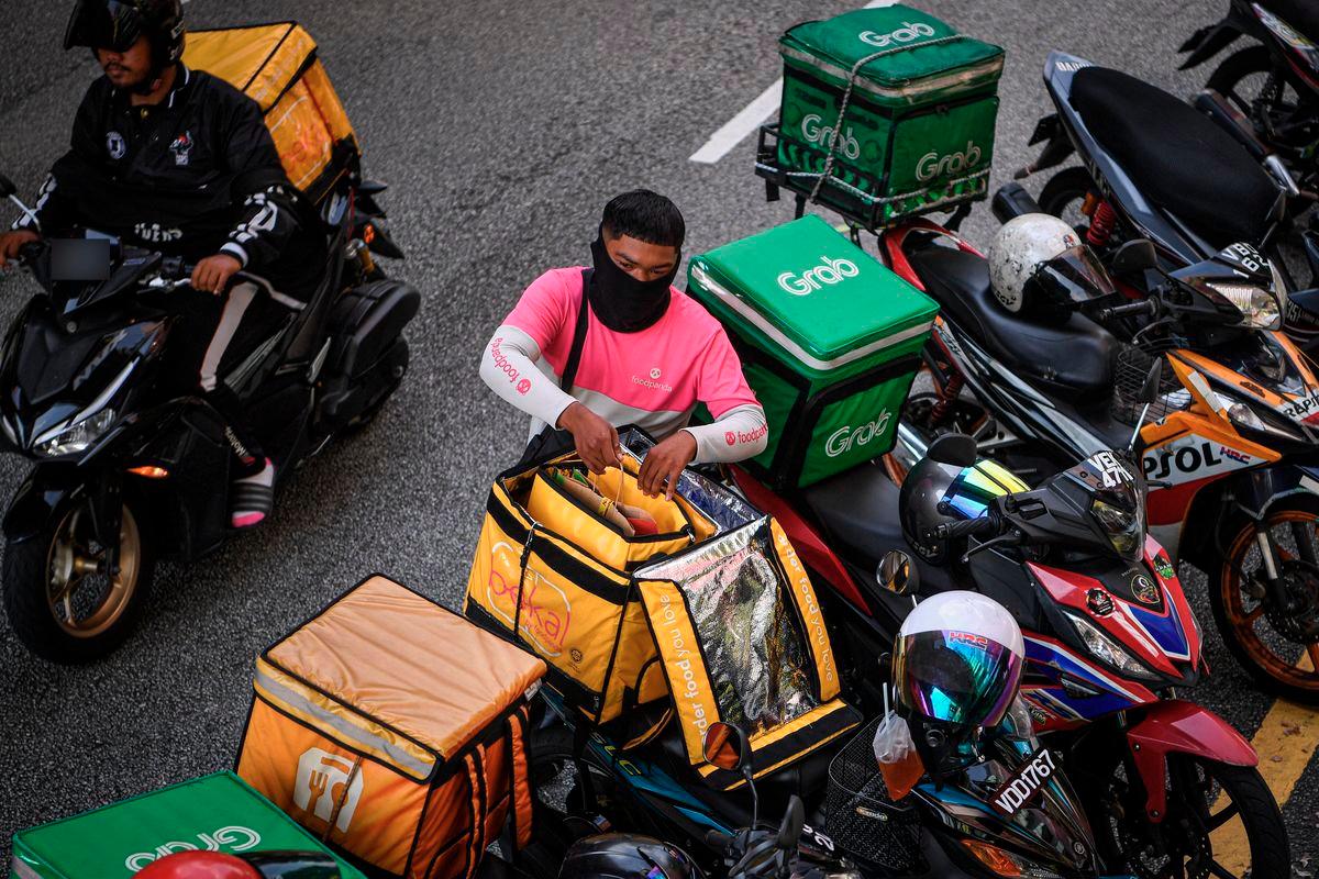 Segamat pit stop for delivery riders fulfils MP’s election manifesto Segamat pit stop for delivery riders fulfils MP’s election manifesto