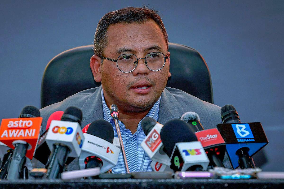 Selangor offers free flu shots for 12,500 students after Influenza A death Selangor offers free flu shots for 12,500 students after Influenza A death