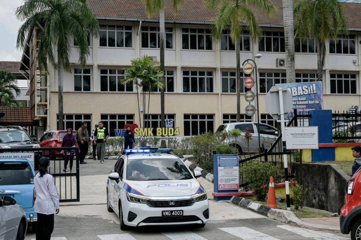 Selangor police to increase school patrols with MPVs for student safety Selangor police to increase school patrols with MPVs for student safety