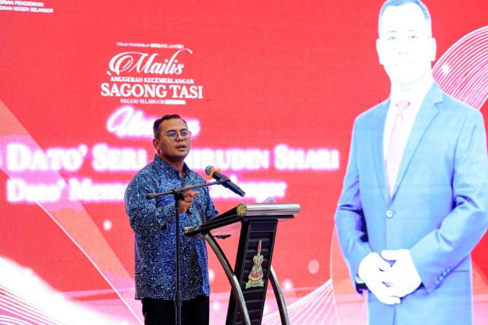 Selangor umum langkah susulan bantu mangsa ribut Kuala Langat Selangor umum langkah susulan bantu mangsa ribut Kuala Langat