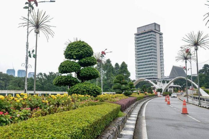 Senate approves five bills including waste management and nuclear energy amendments