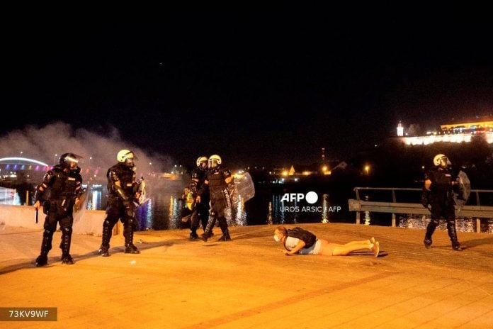 Serbian police use tear gas on anti-government protesters in Novi Sad
