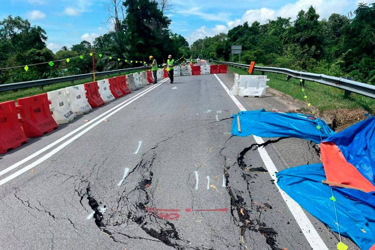 Sinkhole forces closure of FT008 route from Gua Musang to Kota Bharu Sinkhole forces closure of FT008 route from Gua Musang to Kota Bharu