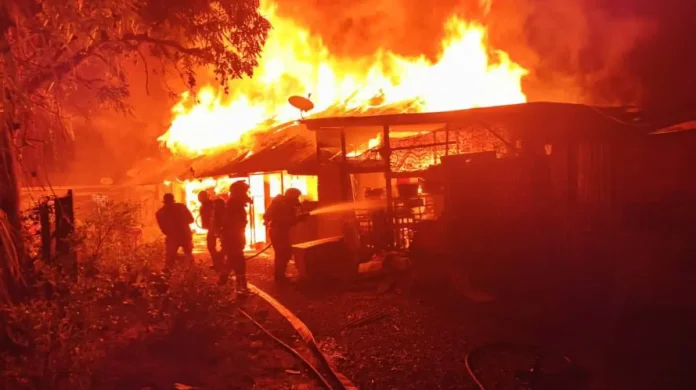 Six_houses_destroyed_in_fire_at_Teluk_Intan_kampung