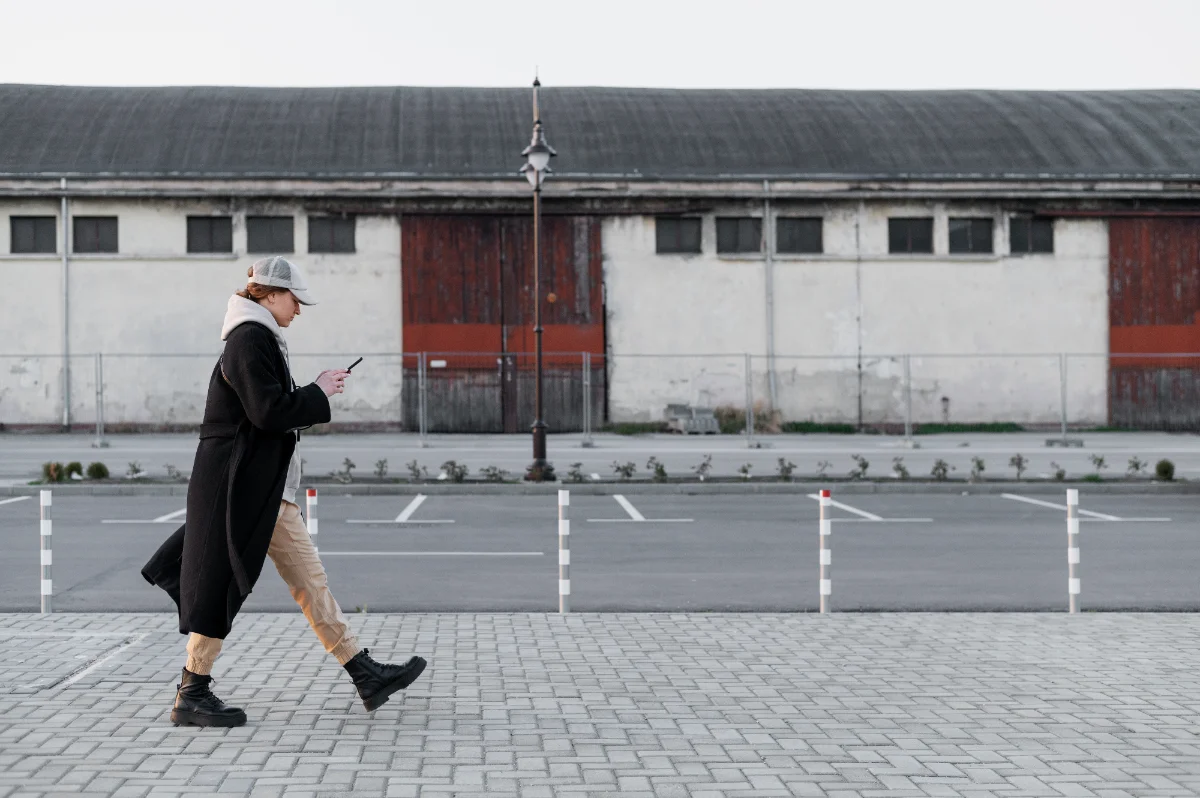 Slovakia introduces pedestrian speed limit of 6 km/h on pavements