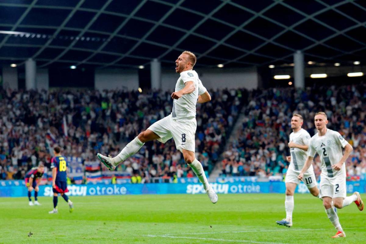 Slovenia snatch 2-2 draw with Sweden in World Cup qualifier thriller Slovenia snatch 2-2 draw with Sweden in World Cup qualifier thriller