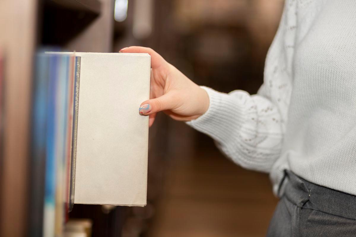 “So wholesome!” — Kind uncle gifts RM20 voucher after spotting young Steinbeck fan at bookstore “So wholesome!” — Kind uncle gifts RM20 voucher after spotting young Steinbeck fan at bookstore