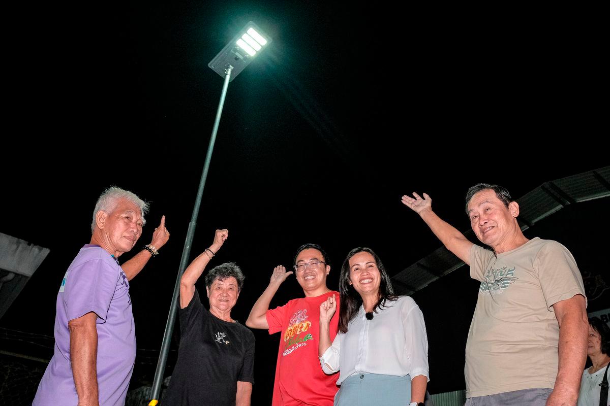 Solar lighting project brings 35 lamps to seven Kulai locations Solar lighting project brings 35 lamps to seven Kulai locations