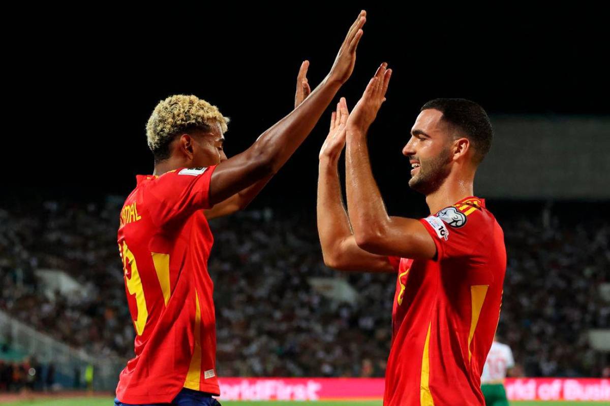 Spain dominate Bulgaria 3-0 in World Cup qualifier opener Spain dominate Bulgaria 3-0 in World Cup qualifier opener