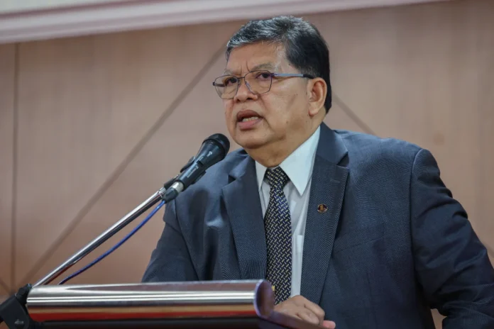 Speaker_Dewan_Rakyat_beri_amaran_tegas_jangan_hina_penjawat_awam Speaker Dewan Rakyat beri amaran tegas jangan hina penjawat awam