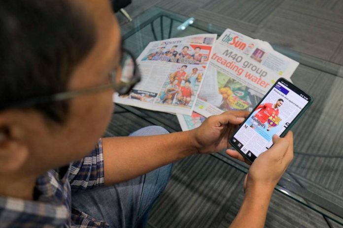 Study: Posting on social media overnight linked to poor mental health