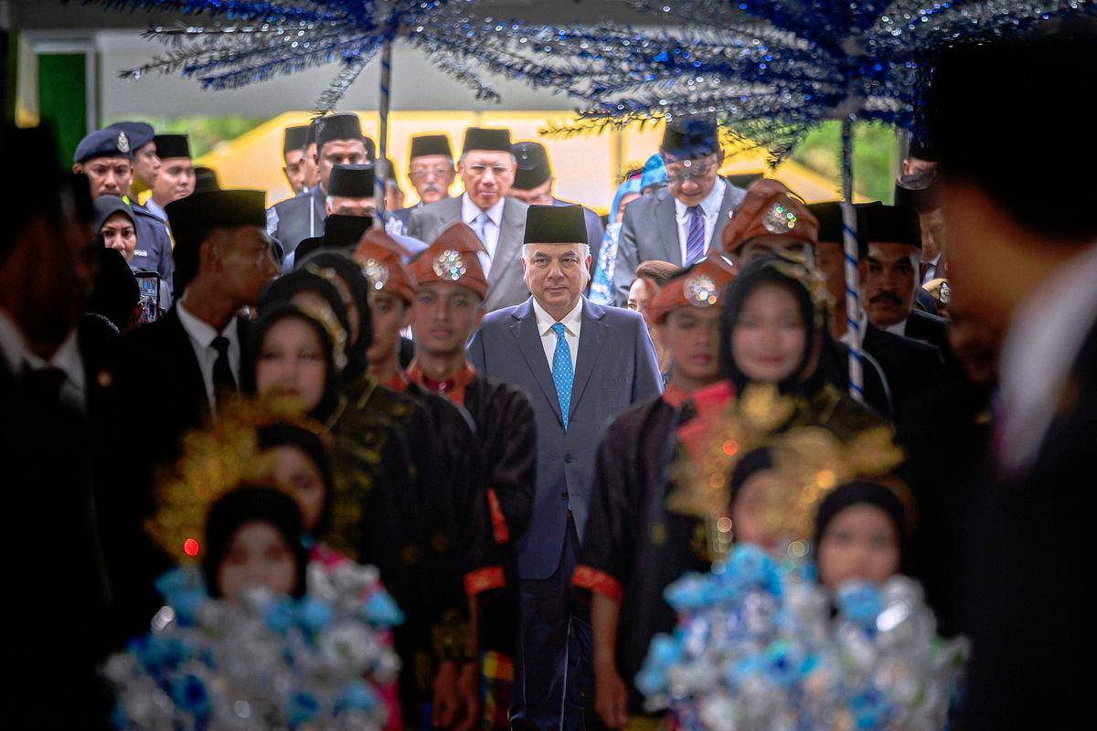 Sultan Nazrin officiates new RM19 million SK Seri Serdang in Sitiawan Sultan Nazrin officiates new RM19 million SK Seri Serdang in Sitiawan