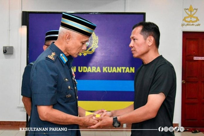 Sultan Pahang kurnia sumbangan kepada waris anggota TUDM lemas