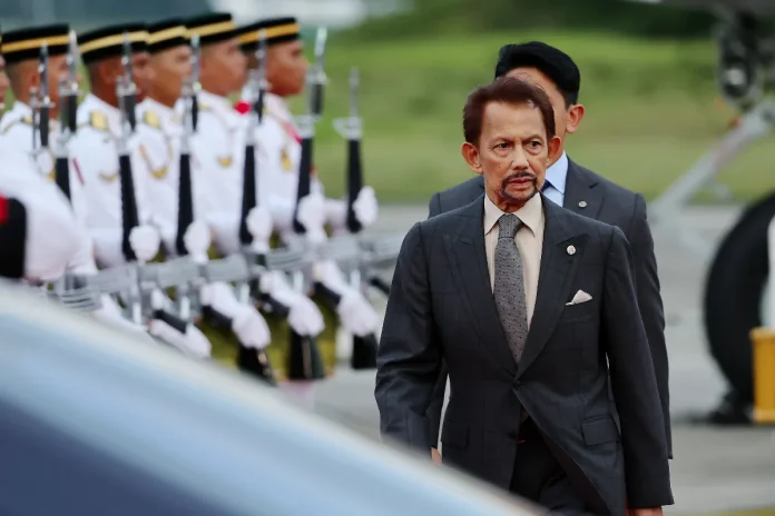 Sultan of Brunei, Sultan Hassanal Bolkiah, arrives in Malaysia today to attend the 47th ASEAN Summit and Related Summits which will be held from Oct 26 to 28 at the Kuala Lumpur Convention Centre. - BERNAMAPIX