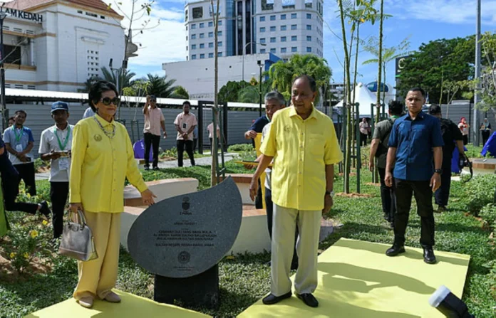 Sultan_of_Kedah Kedah Sultan officiates the opening of Urban Forest 1