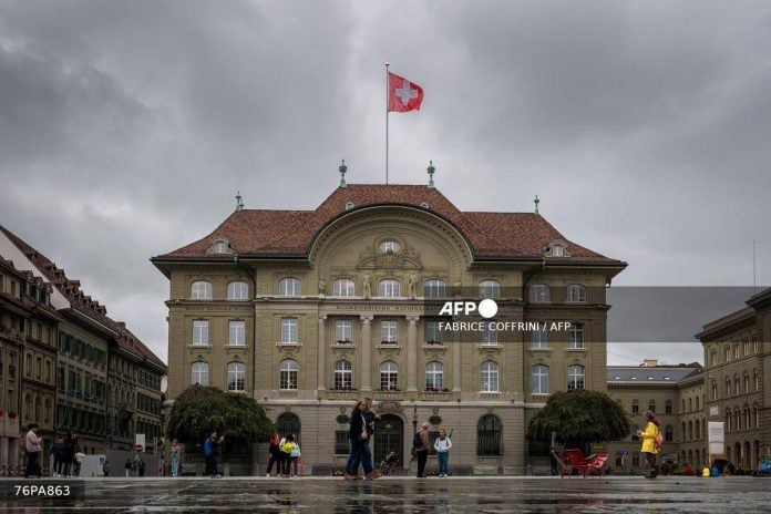 Swiss central bank holds zero rate as US tariffs threaten export economy