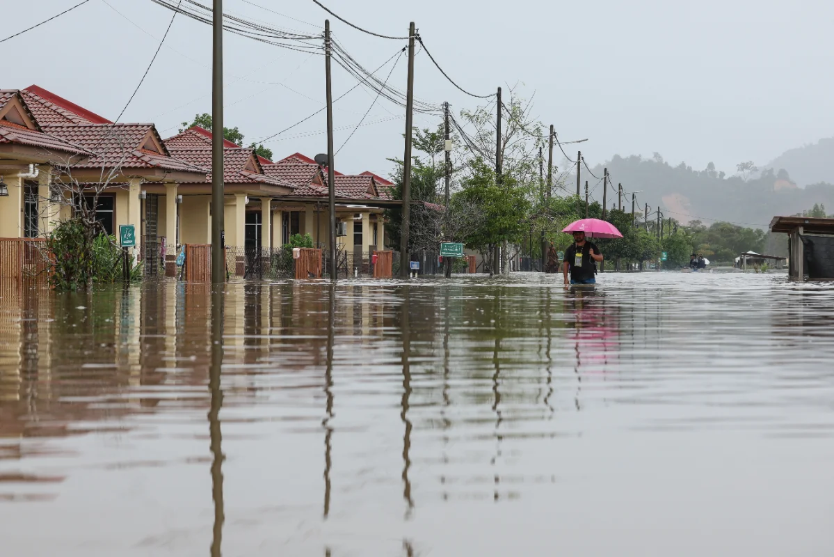 909 people remain at flood relief centres in Perak and Kedah