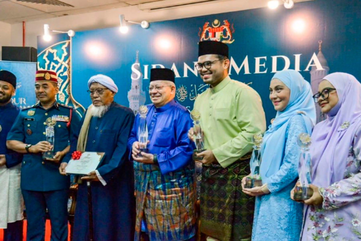Tabung Haji chairman Abdul Rashid wins Maulidur Rasul Tokoh Perdana award Tabung Haji chairman Abdul Rashid wins Maulidur Rasul Tokoh Perdana award