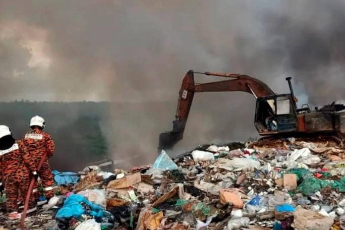 Tapak pelupusan sampah Pulau Burung terbakar di Nibong Tebal