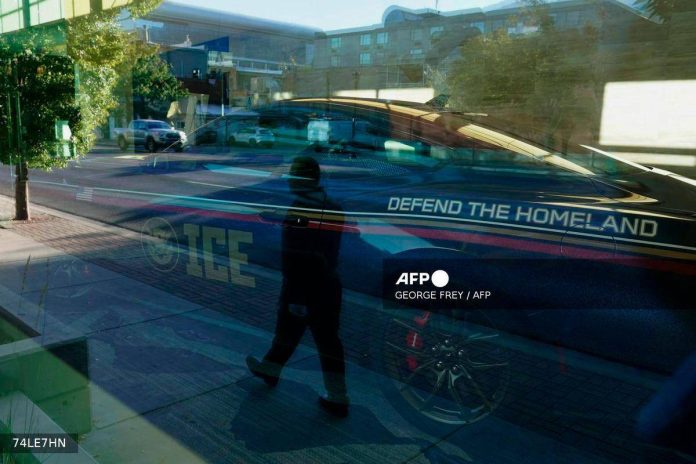 Texas migrants use social media to warn of ICE raids and avoid arrests