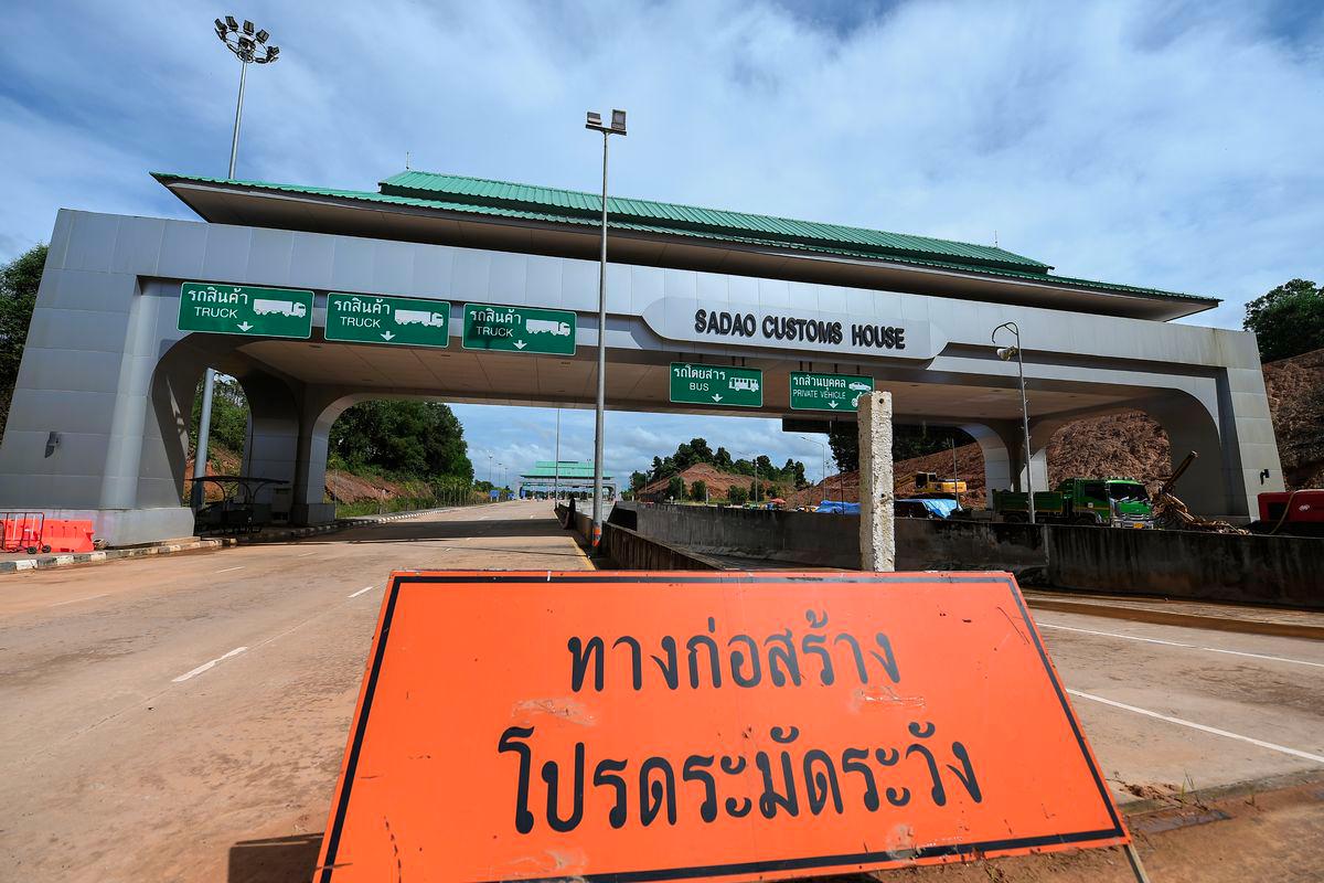 Thai-M’sia border experiences 12-hour gridlock affecting 500 vehicles