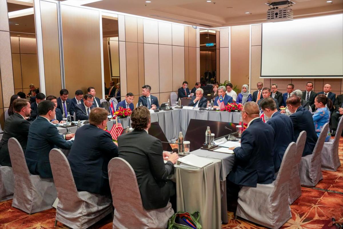 Thai and Cambodian foreign ministers hold border talks in Malaysia Thai and Cambodian foreign ministers hold border talks in Malaysia