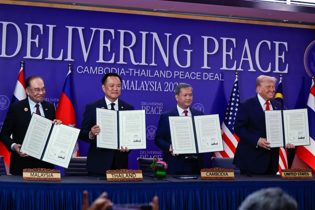 Thailand - Cambodia sign KL Peace Accord at ASEAN Summit