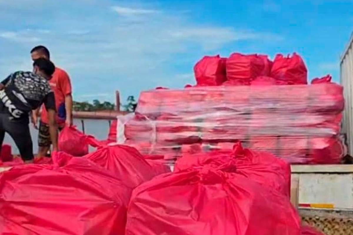 Thousands of rural folks stranded in flood hit interior Sarawak, authorities deploying tonnes of food aid