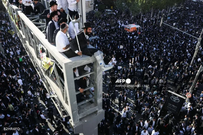 Thousands of ultra-Orthodox Jews protest Israeli military service (1) Thousands of ultra-Orthodox Jews protest Israeli military service
