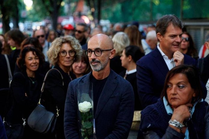 Thousands pay silent farewell to Giorgio Armani in Milan