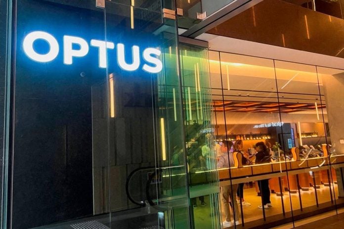 Three dead in Australia after Optus glitch disrupts emergency calls Three dead in Australia after Optus glitch disrupts emergency calls