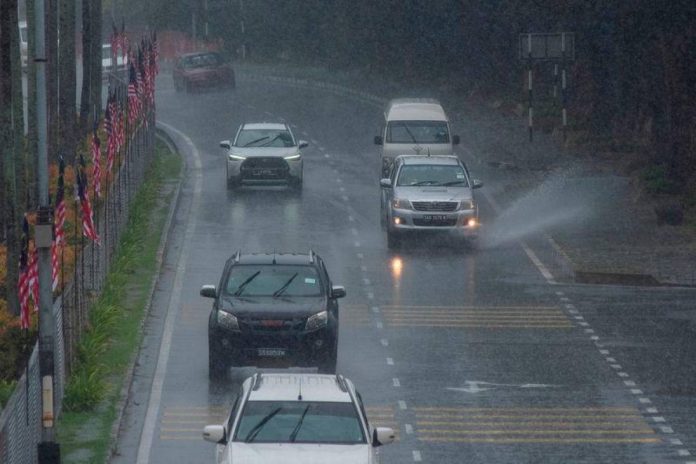 Thunderstorm warning issued for five states and Labuan until 7 pm today