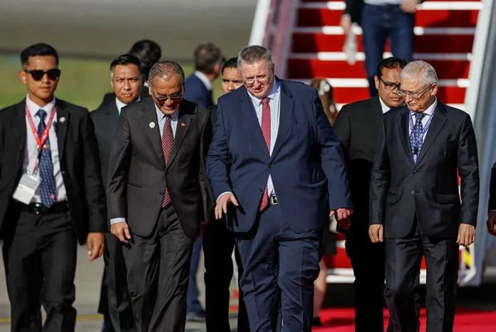 Timbalan PM Rusia Alexey Overchuk tiba di Malaysia untuk sidang kemuncak Timbalan PM Rusia Alexey Overchuk tiba di Malaysia untuk sidang kemuncak