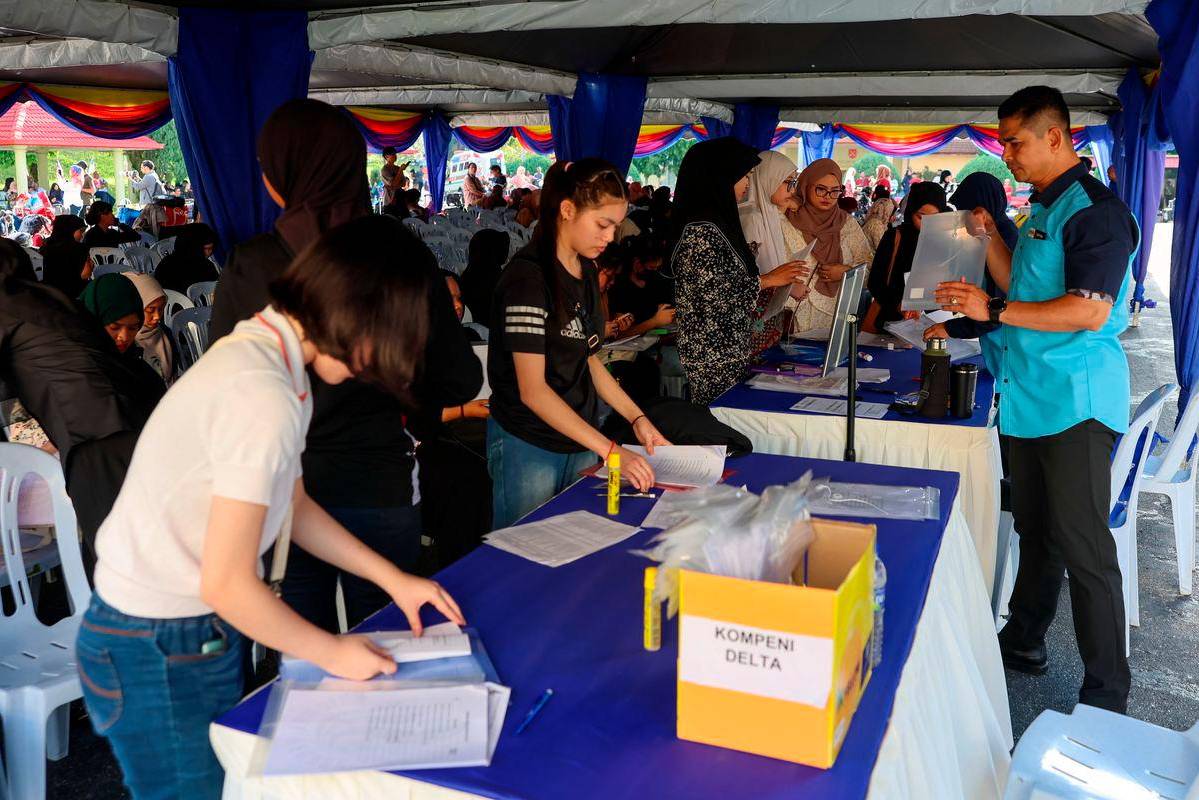 Triplets join PLKN to pursue military dreams after failed armed forces applications Triplets join PLKN to pursue military dreams after failed armed forces applications