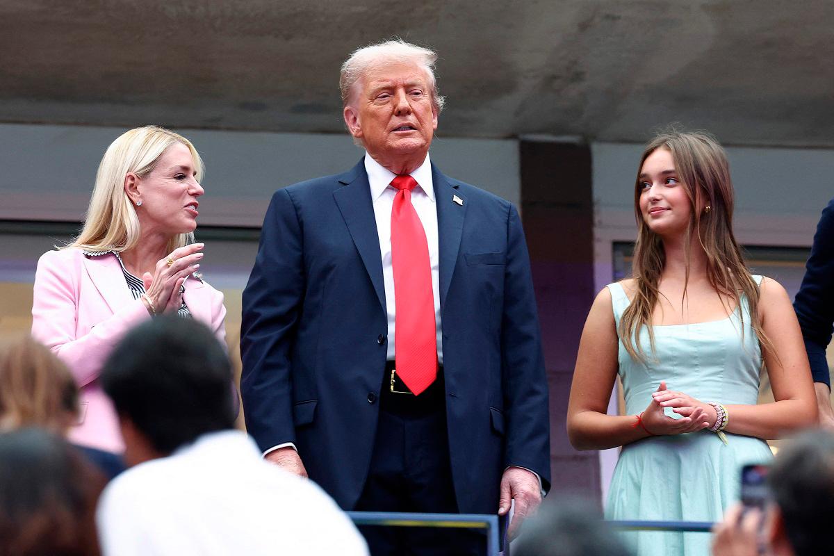 Trump booed at US Open after visit delays men’s final by 30 minutes Trump booed at US Open after visit delays men’s final by 30 minutes
