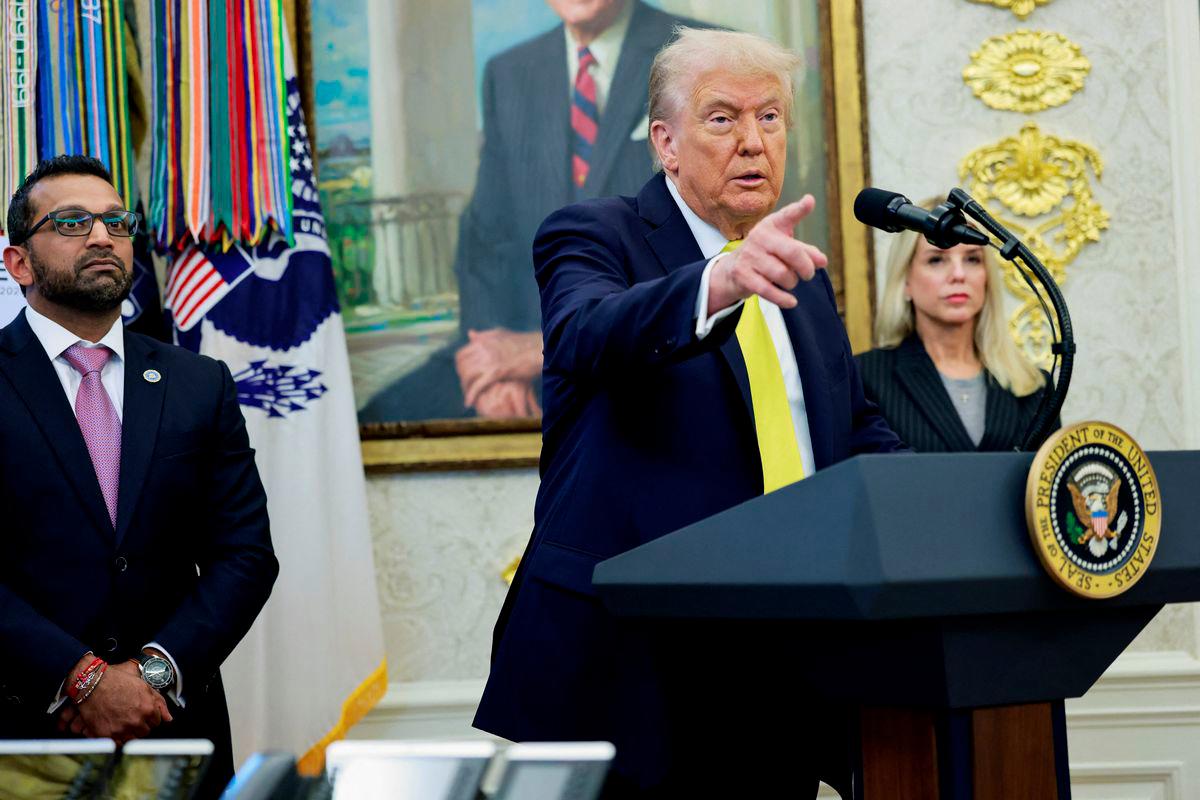 Trump extends federal worker hiring freeze with some exceptions Trump extends federal worker hiring freeze with some exceptions