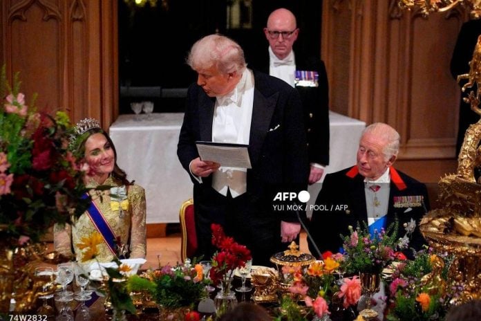 Trump gets lavish UK banquet - and an awkward guest Trump gets lavish UK banquet - and an awkward guest