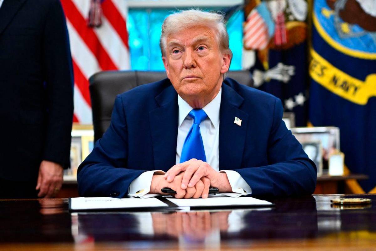 Trump raises H-1B visa fee to $100,000 in major immigration crackdown Trump raises H-1B visa fee to $100,000 in major immigration crackdown