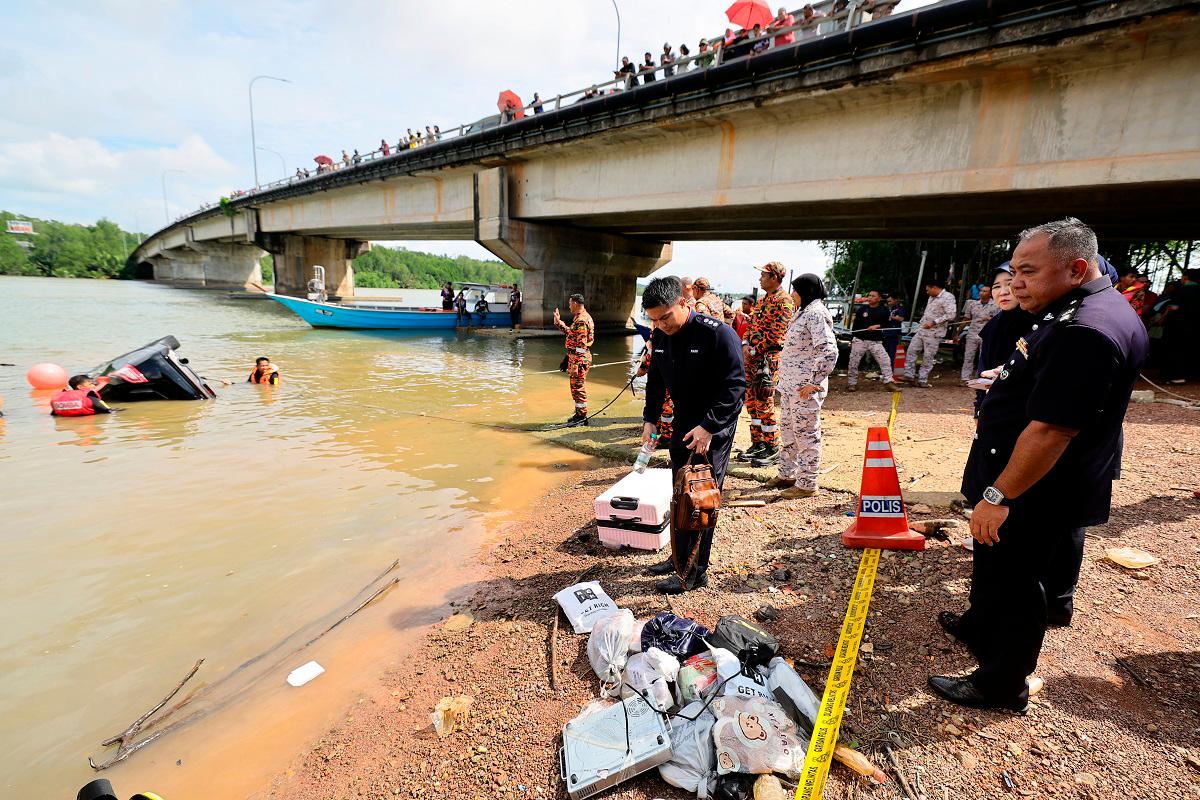 Two siblings drown after car slides into river in Port Dickson Two siblings drown after car slides into river in Port Dickson