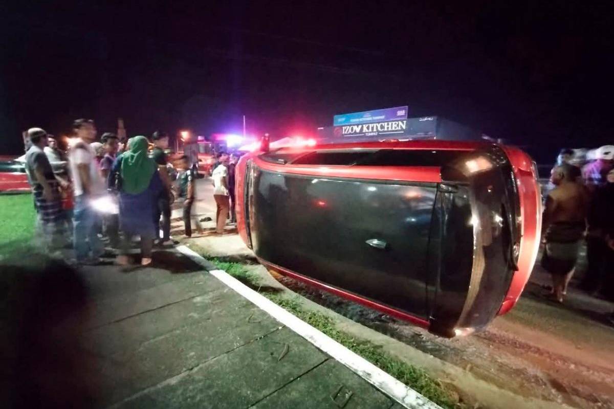 Two teenagers killed in three-vehicle crash near Tumpat petrol station