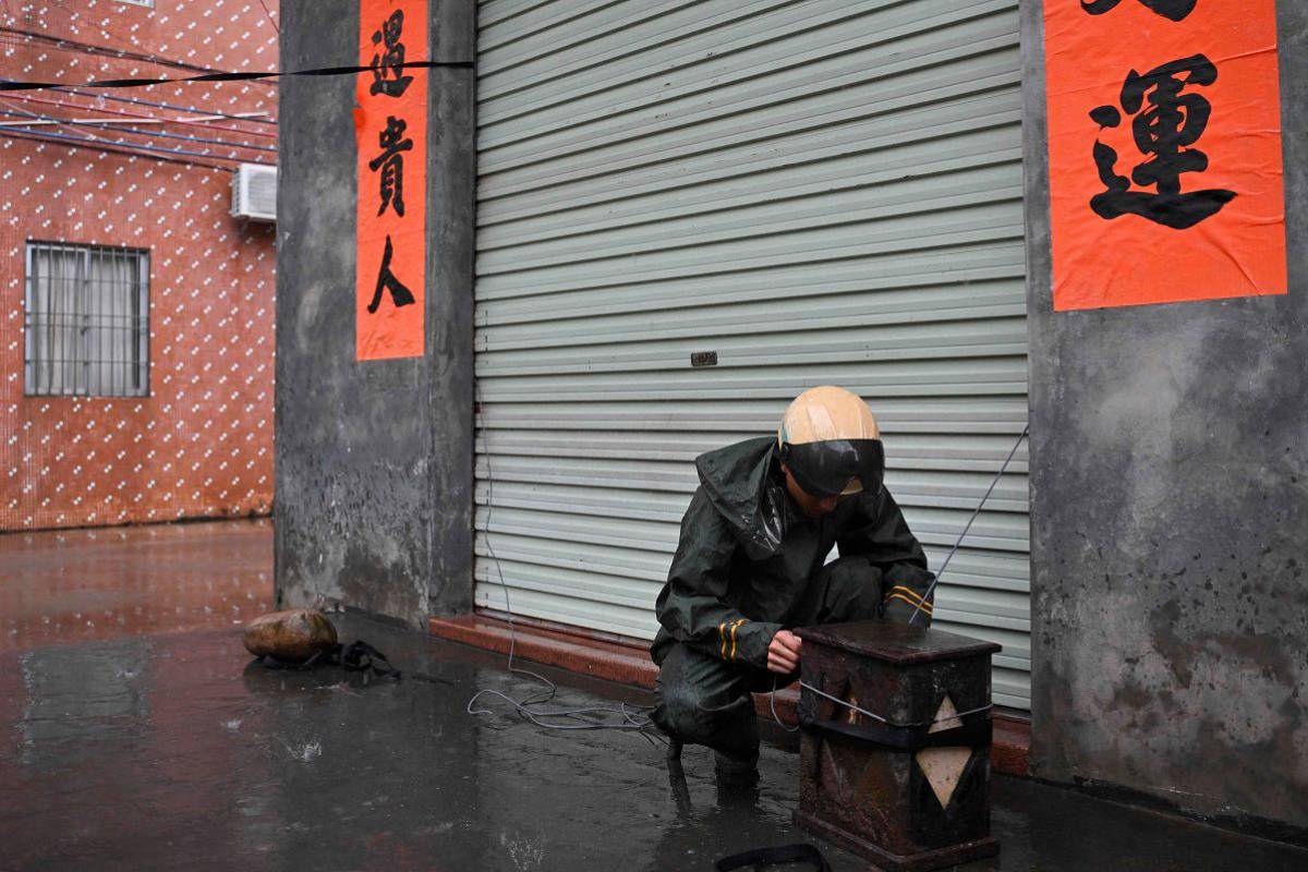 Typhoon Ragasa hits southern China after causing deaths in Taiwan