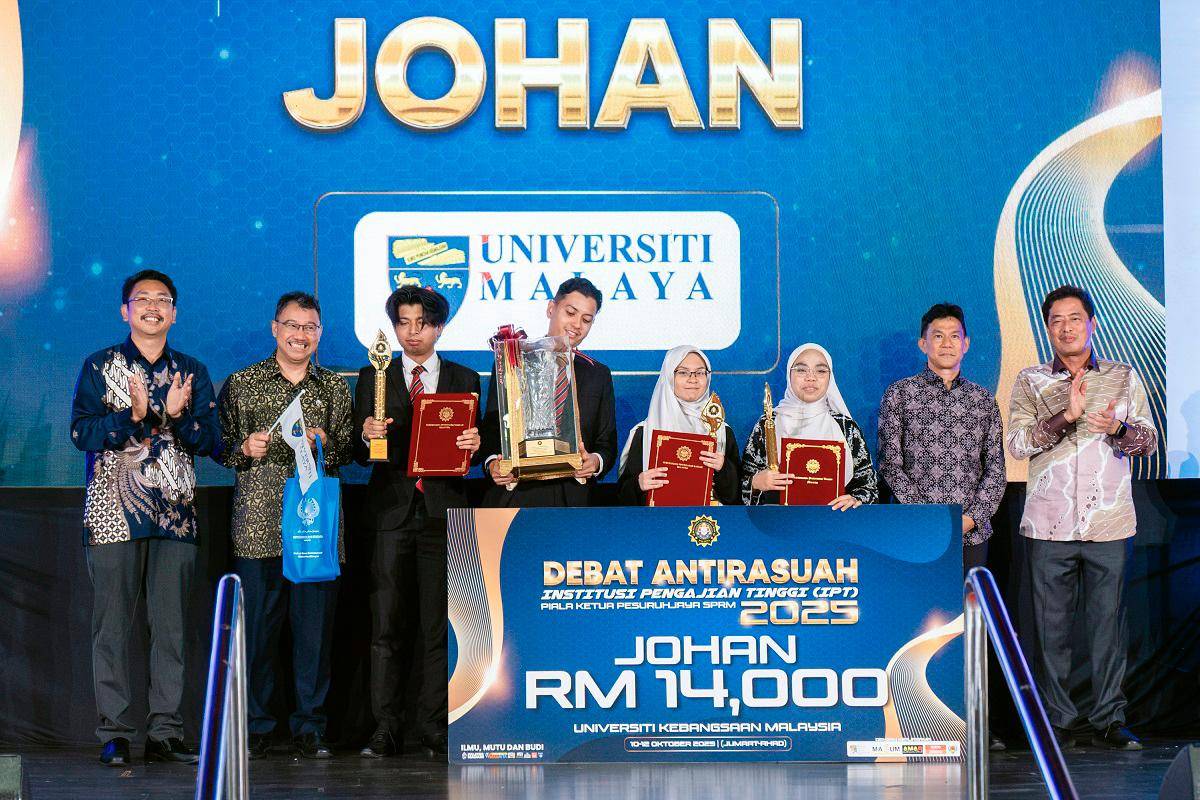 UM juara debat antirasuah IPT Piala Ketua Pesuruhjaya SPRM 2025 UM juara debat antirasuah IPT Piala Ketua Pesuruhjaya SPRM 2025