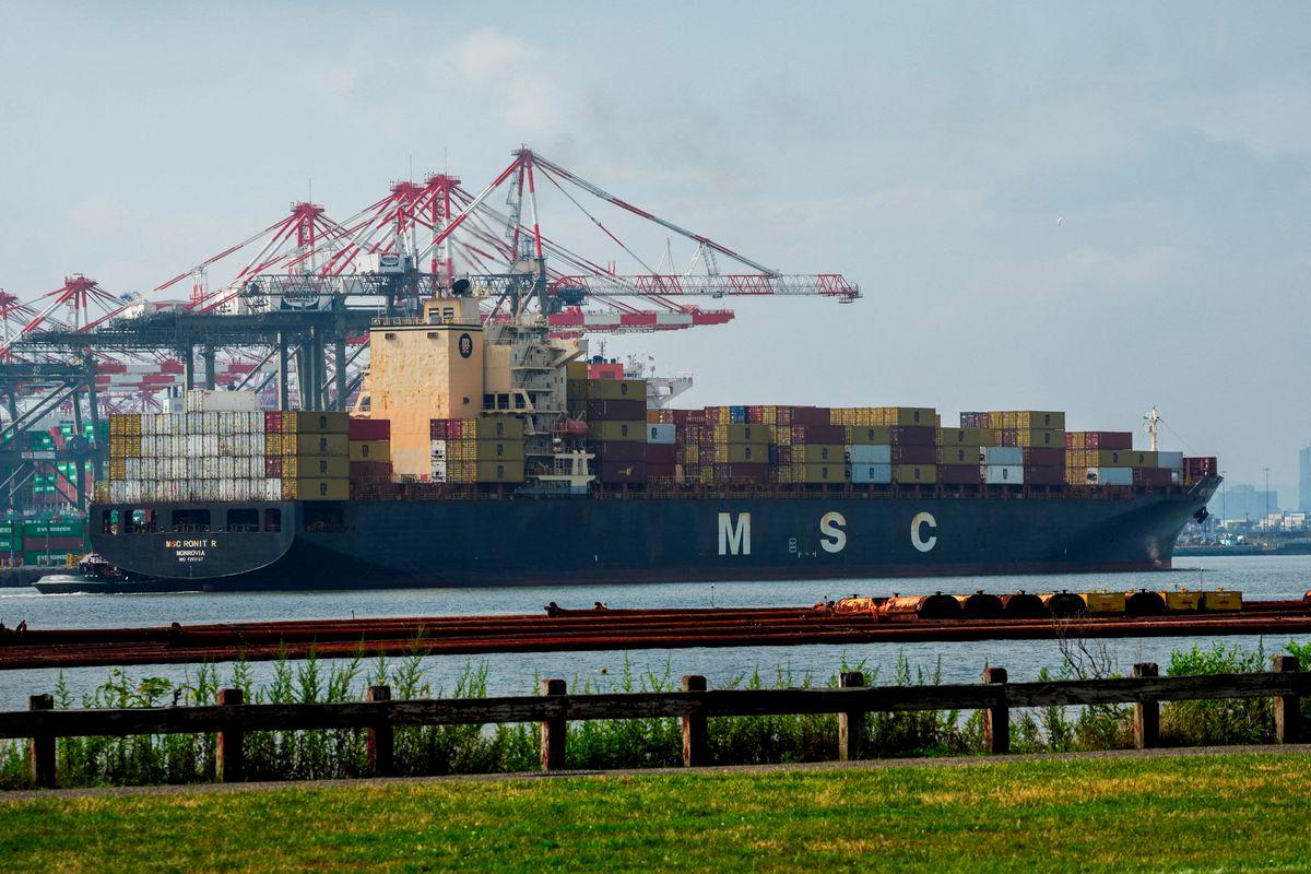 US threatens tariffs on countries backing UN ship fuel emissions deal US threatens tariffs on countries backing UN ship fuel emissions deal